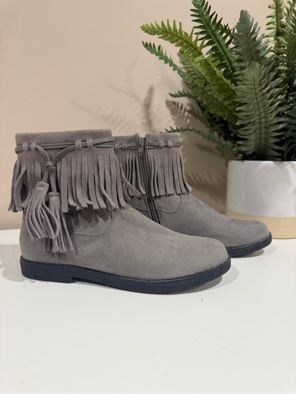 New Circus by Sam Edelman Gray Fringe Ankle Boots - Size Girls 5 / Womens 6.5